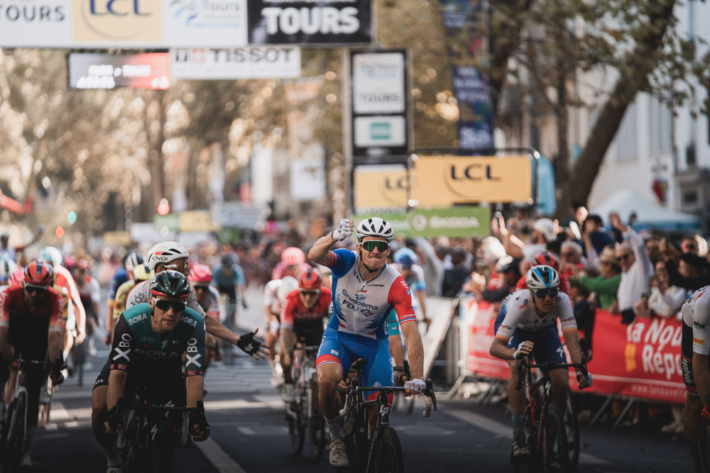 ParisTours Démare réalise le doublé