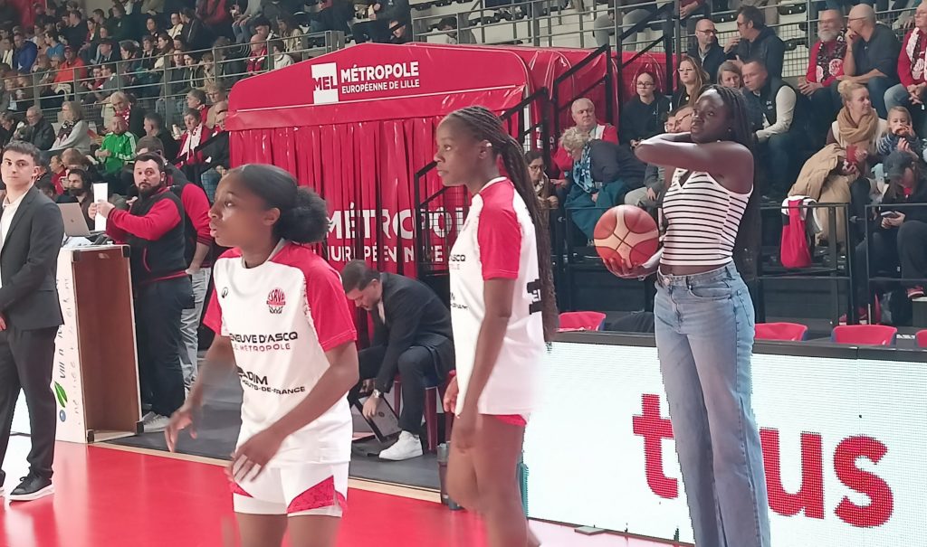 Basket ESBVA-Beroe Hanji Fall et Maxime Bezin