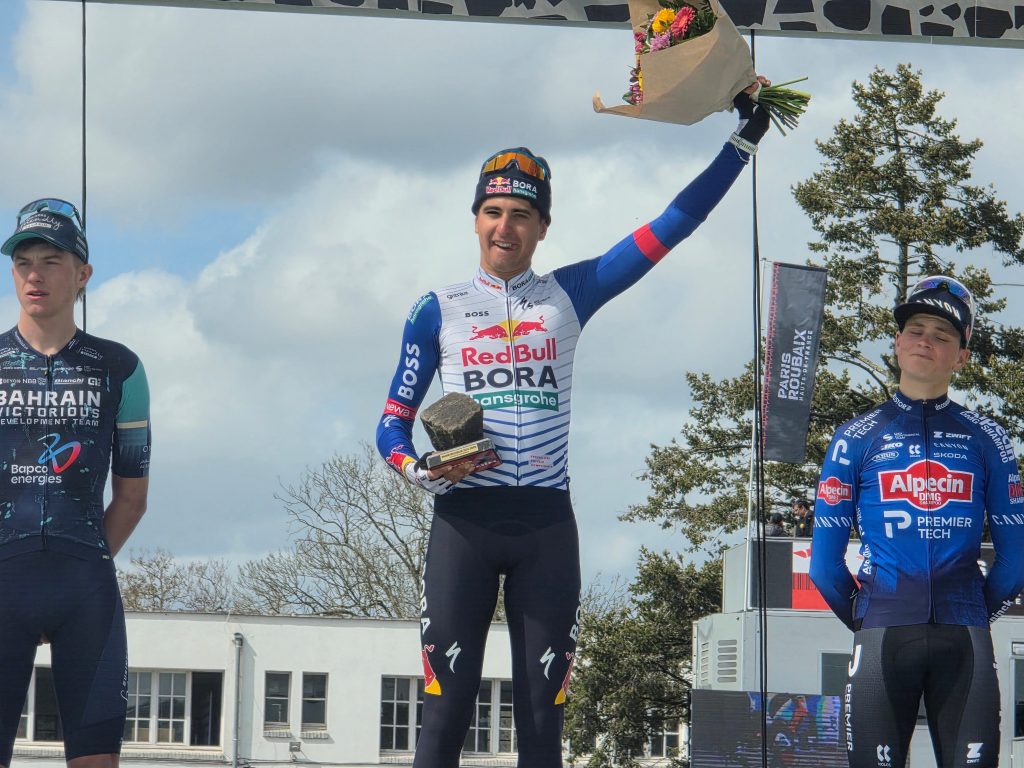 Podium espoirs de Paris-Roubaix 2026